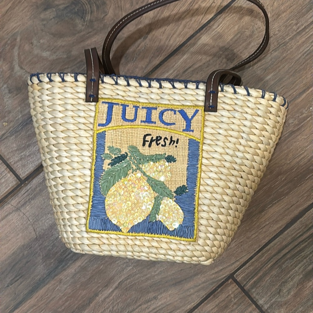 Perfect straw handbag with lemons